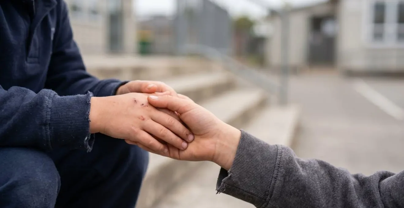 Représentation symbolique d'un incident scolaire accidentel entre enfants